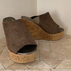 Callisto of California Wedges